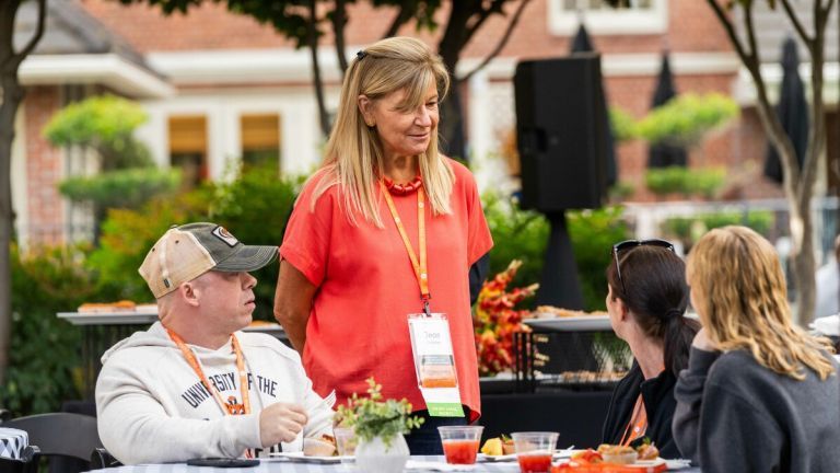First Lady Jean Callahan talks with families during a breakfast for parents and families at the President's house during Homecoming 2023.